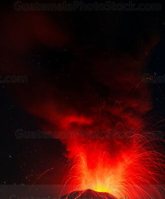 Erupción nocturna del Volcán de Fuego