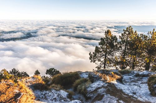 Amanecer frio en el crater del Volcán de Agua