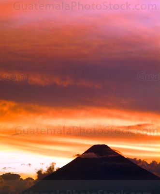 Atardecer con la cadena Volcánica central