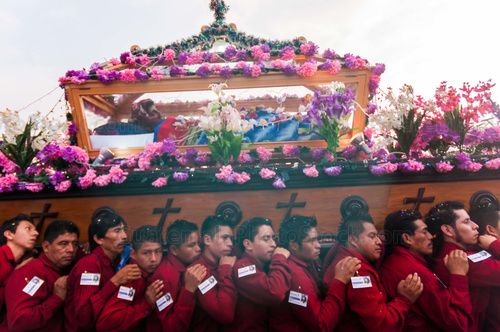 Procesión de la imagen de Cristo Sepultado