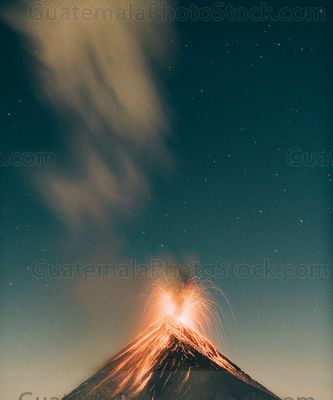 Erupción nocturna Volcán de Fuego
