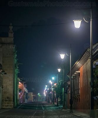Calle de la Antigua Guatemala de noche