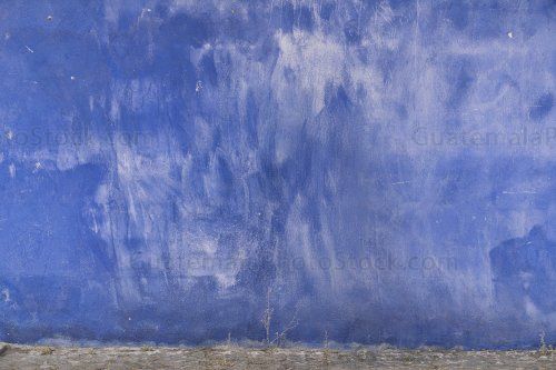 Pared azul en San Juan del Obispo