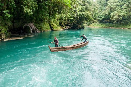 Canoa en el Río El Jordán
