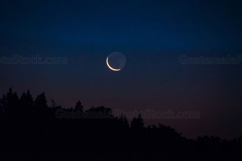 Luna al amanecer